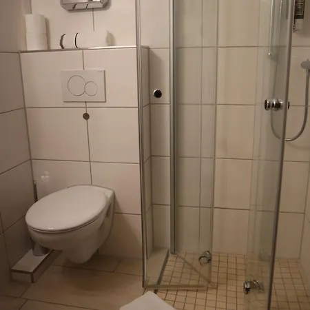 Hotell Zur Linde 3*