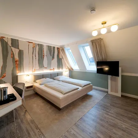 Zur Linde 3*